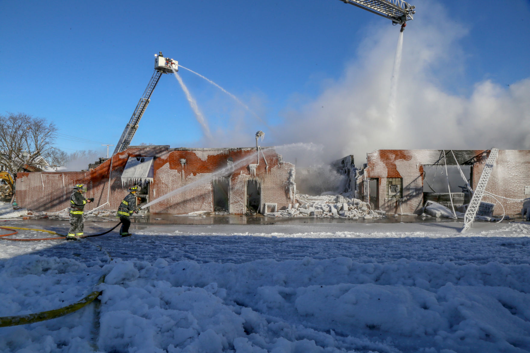early morning Hammond fire on Hohman